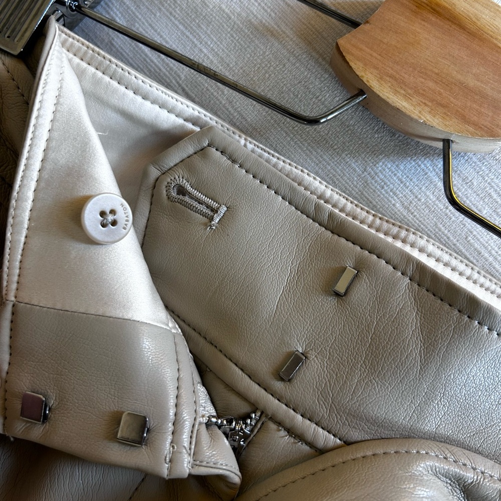 🥯 NWT Aritzia Vegan Belted Pant Trouser Sand White Sz 8 - Picture 6 of 11